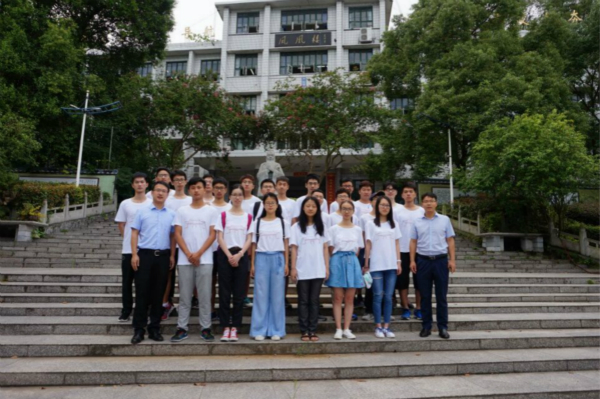 1534602157133643.jpg 图1 新晃支教合照_meitu_10-600.jpg